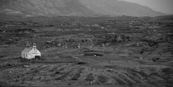 estate-cottage-ruined-blackhouse-and-lazybeds-kinloch-resort